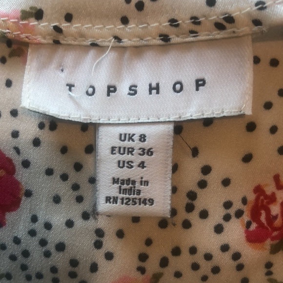 Topshop blouse from Nordstrom. US 4. Floral button front with tie bottom detail. - Picture 3 of 7